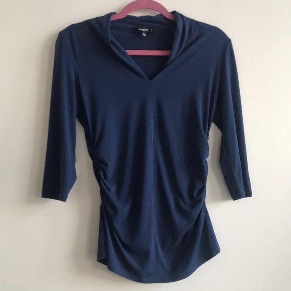 Navy 3/4 sleeve top with synching at waist